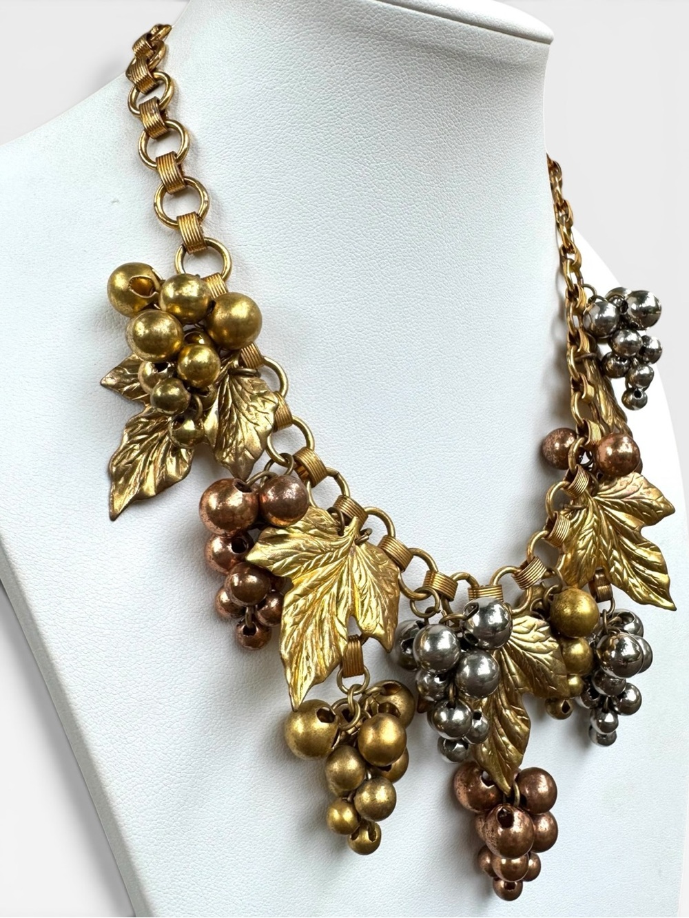VINTAGE 1940s Copper, Gold-tone, & Silver-tone Grape Cluster Book-chain Necklace - Picture 5 of 11